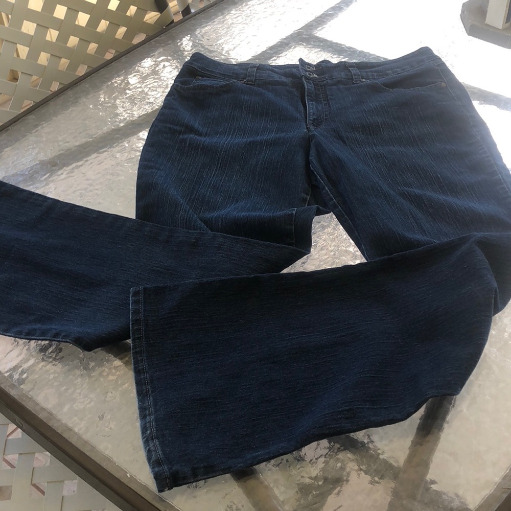 Cute never worn jeans leg length 31 1/2 inch